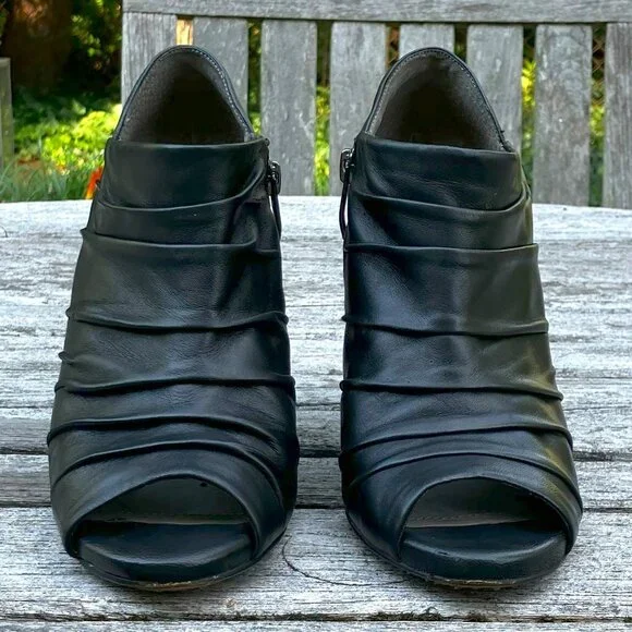 ✨Black Leather Peep-Toe Wedge Ankle Booties - Size 6M - Picture 3 of 14